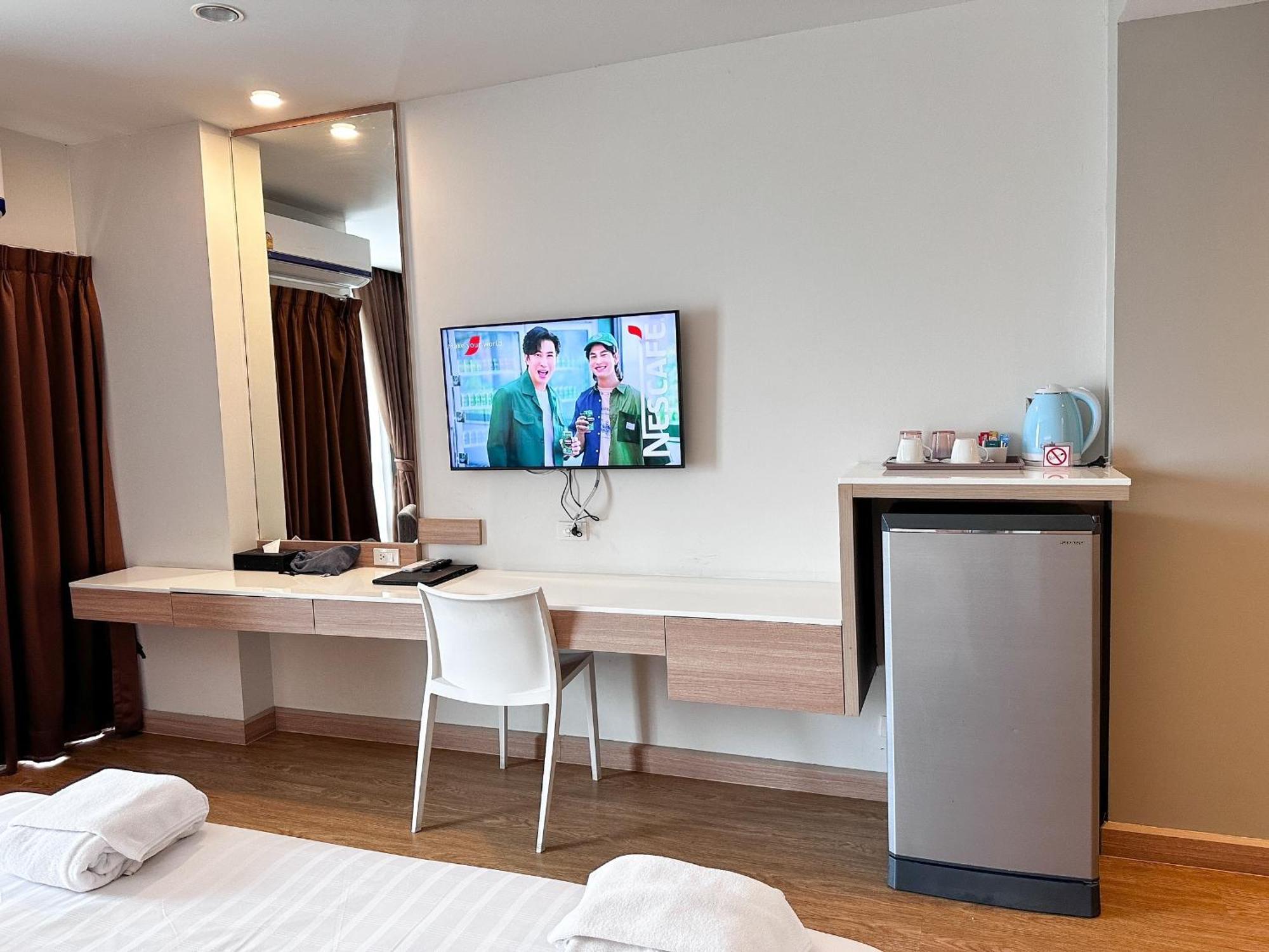 Crystal Suites Suvarnbhumi Airport Bangkok Exterior foto