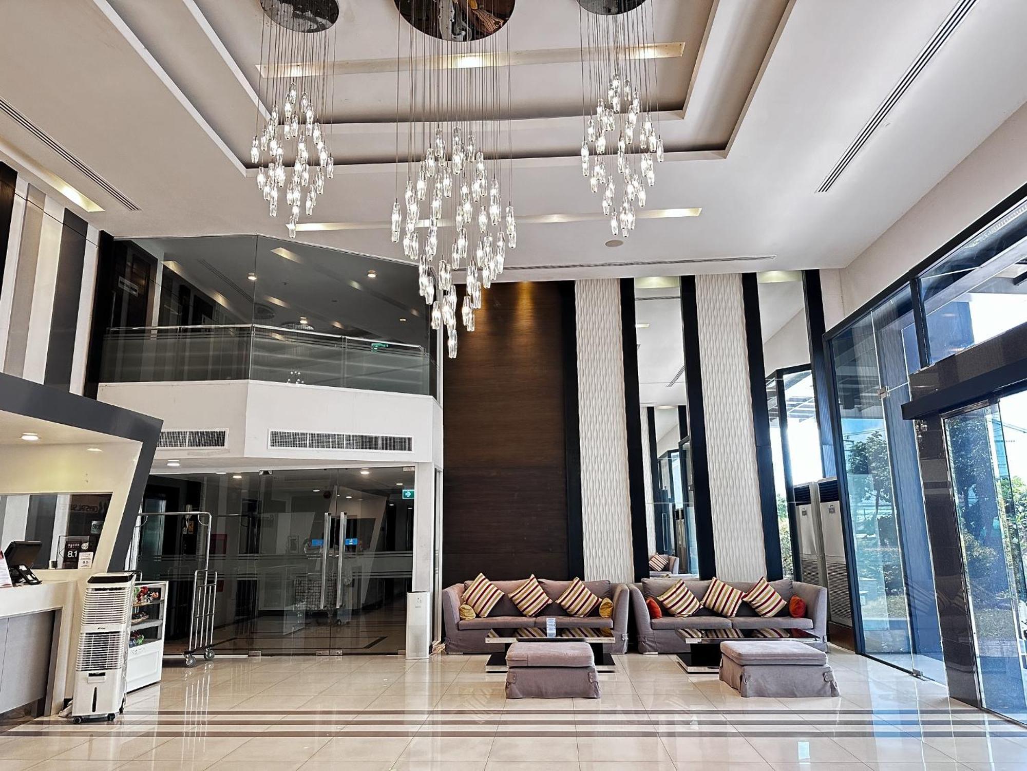 Crystal Suites Suvarnbhumi Airport Bangkok Exterior foto