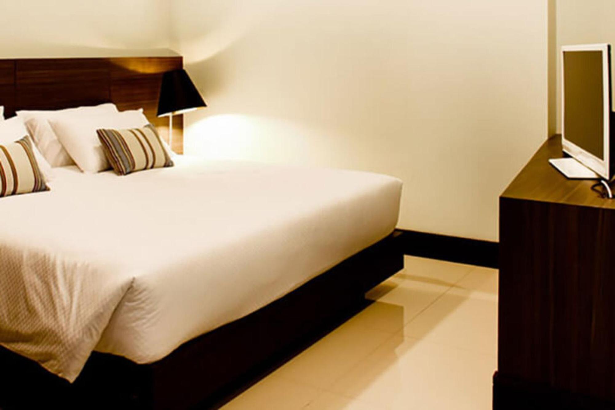 Crystal Suites Suvarnbhumi Airport Bangkok Exterior foto